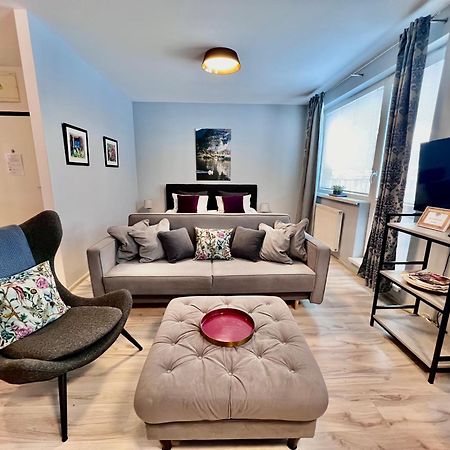 Bl - The Executive Suite, Boru - 24Hr Self Check-In, Free Private Parking, Balcony With Mountain View, 5 Minute Walk To City Center Banska Bystrica Exterior photo
