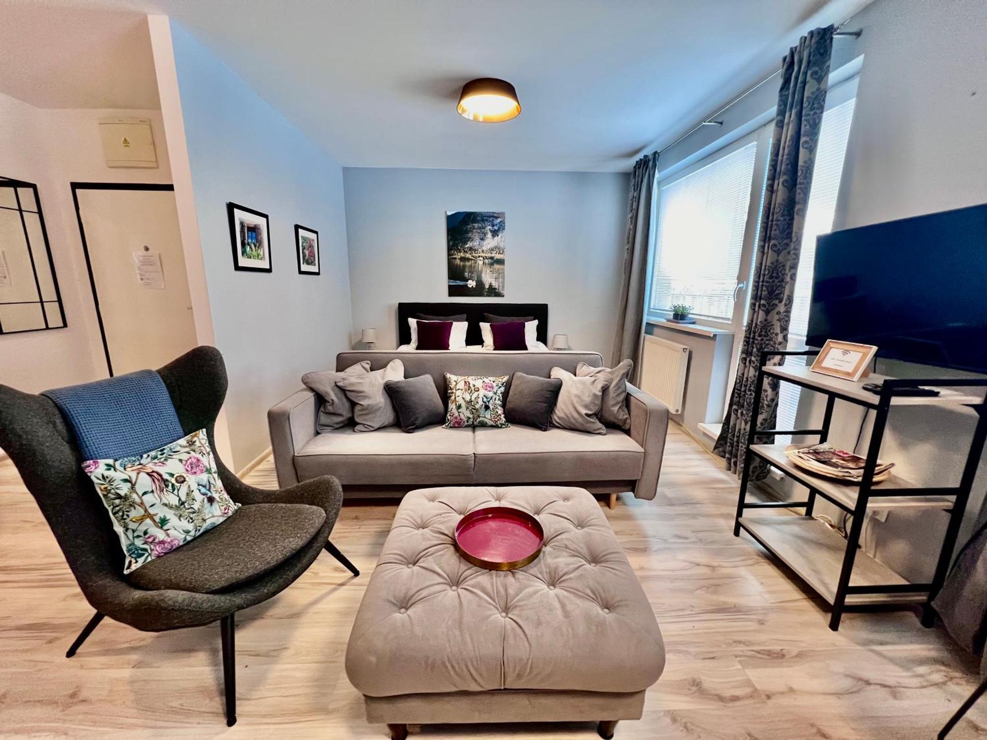 Bl - The Executive Suite, Boru - 24Hr Self Check-In, Free Private Parking, Balcony With Mountain View, 5 Minute Walk To City Center Banska Bystrica Exterior photo