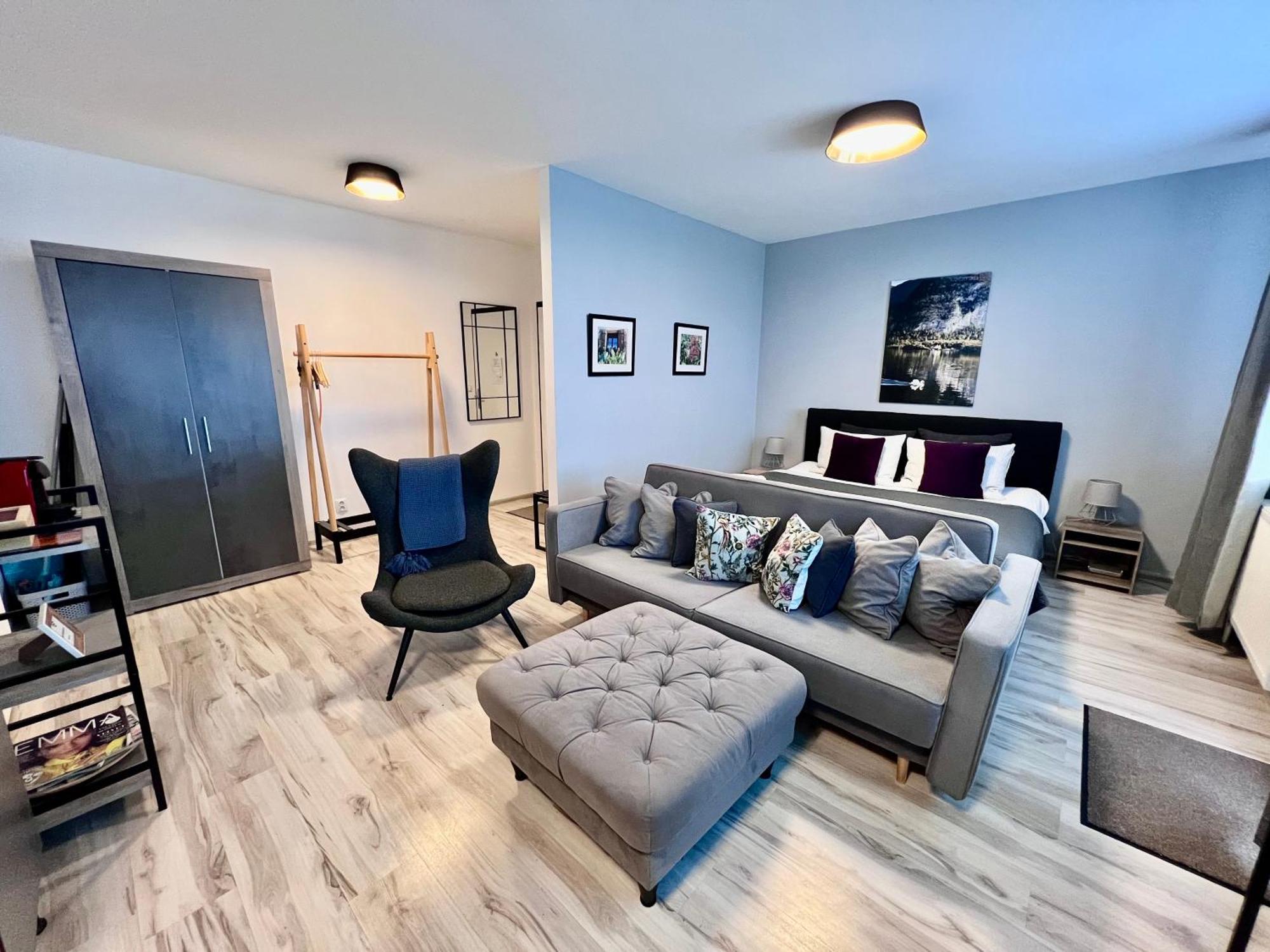 Bl - The Executive Suite, Boru - 24Hr Self Check-In, Free Private Parking, Balcony With Mountain View, 5 Minute Walk To City Center Banska Bystrica Exterior photo
